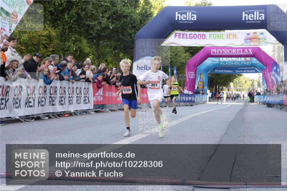 06.09.2026 - CURREX Alsterlauf Yannick Fuchs http://msf.ph/oto/10228306 06.09.2026 10:52:14 Ziel 252, 301, 8339 meine-sportfotos.de