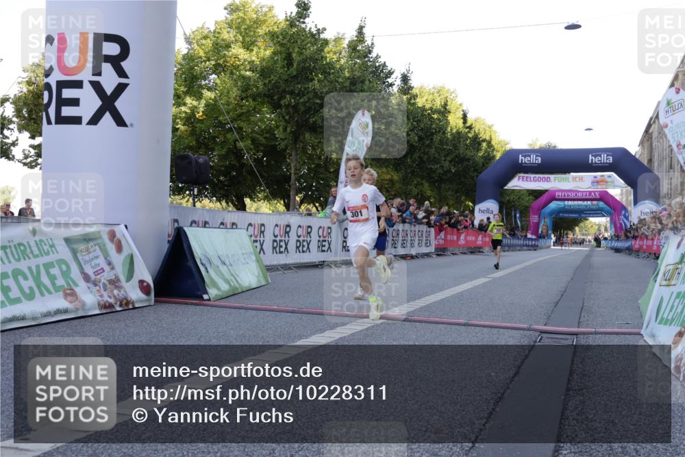 06.09.2026 - CURREX Alsterlauf Yannick Fuchs http://msf.ph/oto/10228311 06.09.2026 10:52:15 Ziel 252, 301, 8339 meine-sportfotos.de