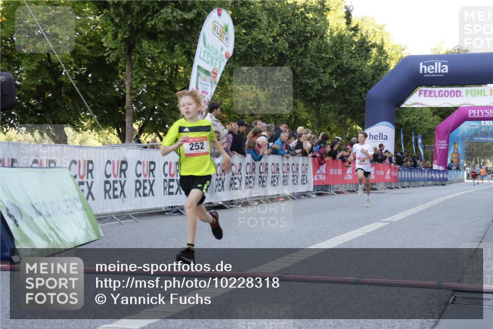06.09.2026 - CURREX Alsterlauf Yannick Fuchs http://msf.ph/oto/10228318 06.09.2026 10:52:17 Ziel 200, 252, 301, 8339 meine-sportfotos.de