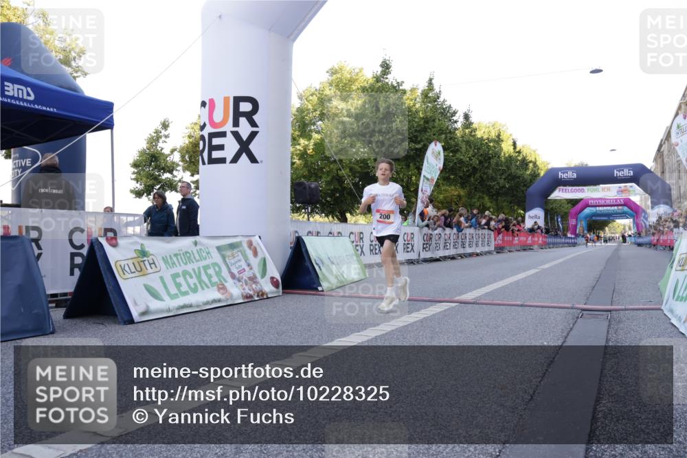 06.09.2026 - CURREX Alsterlauf Yannick Fuchs http://msf.ph/oto/10228325 06.09.2026 10:52:20 Ziel 200, 252, 301, 8339 meine-sportfotos.de