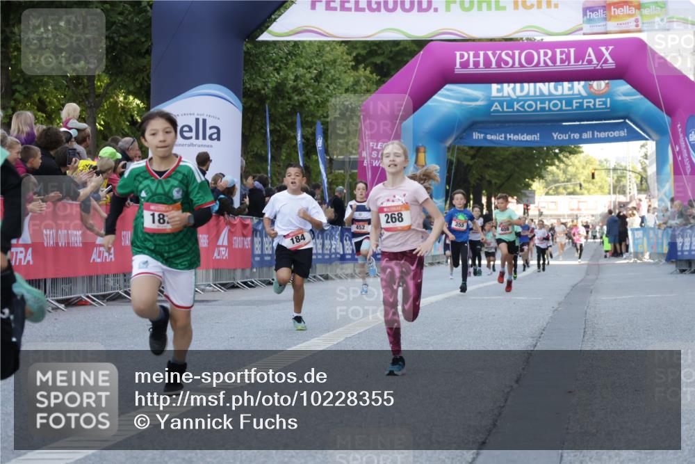 06.09.2026 - CURREX Alsterlauf Yannick Fuchs http://msf.ph/oto/10228355 06.09.2026 10:52:39 Ziel 161, 174, 182, 184, 213, 268, 307, 316, 409 meine-sportfotos.de
