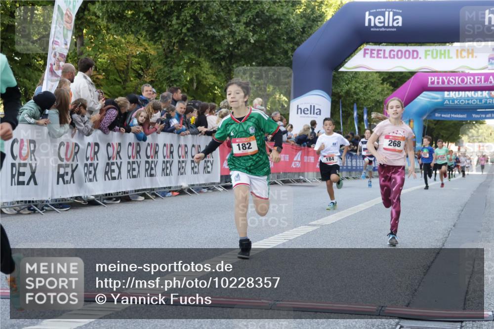 06.09.2026 - CURREX Alsterlauf Yannick Fuchs http://msf.ph/oto/10228357 06.09.2026 10:52:40 Ziel 161, 174, 182, 184, 213, 268, 307, 316, 409 meine-sportfotos.de