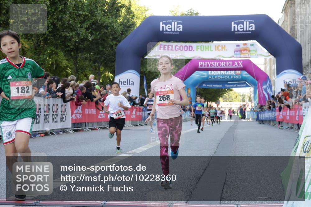 06.09.2026 - CURREX Alsterlauf Yannick Fuchs http://msf.ph/oto/10228360 06.09.2026 10:52:41 Ziel 161, 174, 182, 184, 213, 268, 281, 307, 316, 409, 452 meine-sportfotos.de