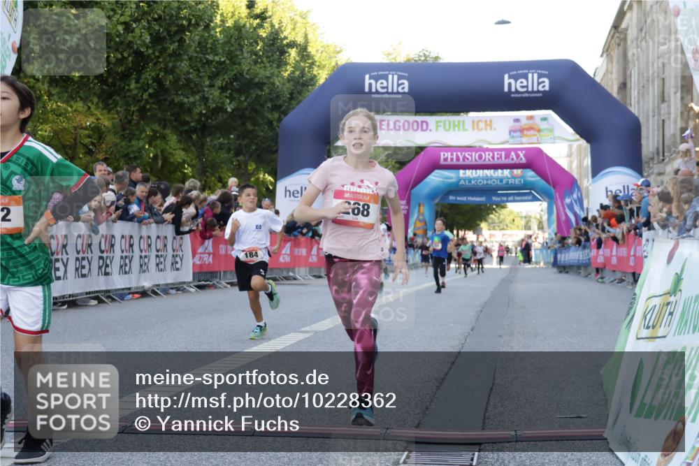 06.09.2026 - CURREX Alsterlauf Yannick Fuchs http://msf.ph/oto/10228362 06.09.2026 10:52:41 Ziel 161, 174, 182, 184, 213, 268, 281, 307, 316, 409, 452 meine-sportfotos.de