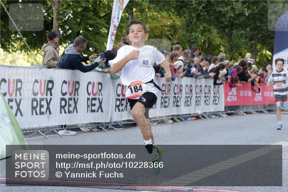 06.09.2026 - CURREX Alsterlauf Yannick Fuchs http://msf.ph/oto/10228366 06.09.2026 10:52:42 Ziel 161, 174, 182, 184, 213, 268, 281, 307, 355, 409, 452 meine-sportfotos.de
