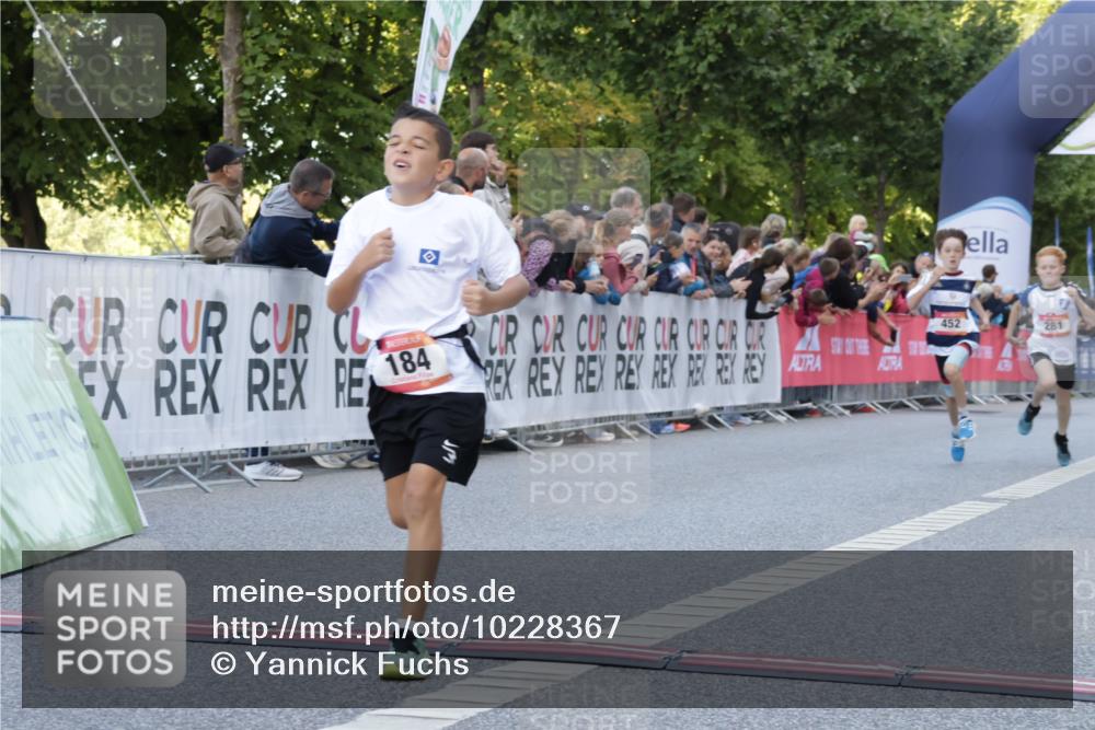 06.09.2026 - CURREX Alsterlauf Yannick Fuchs http://msf.ph/oto/10228367 06.09.2026 10:52:43 Ziel 161, 174, 182, 184, 213, 268, 281, 307, 355, 408, 409, 452 meine-sportfotos.de