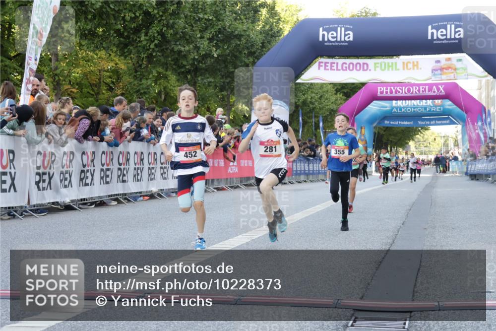 06.09.2026 - CURREX Alsterlauf Yannick Fuchs http://msf.ph/oto/10228373 06.09.2026 10:52:44 Ziel 161, 182, 184, 268, 281, 307, 355, 408, 409, 452 meine-sportfotos.de
