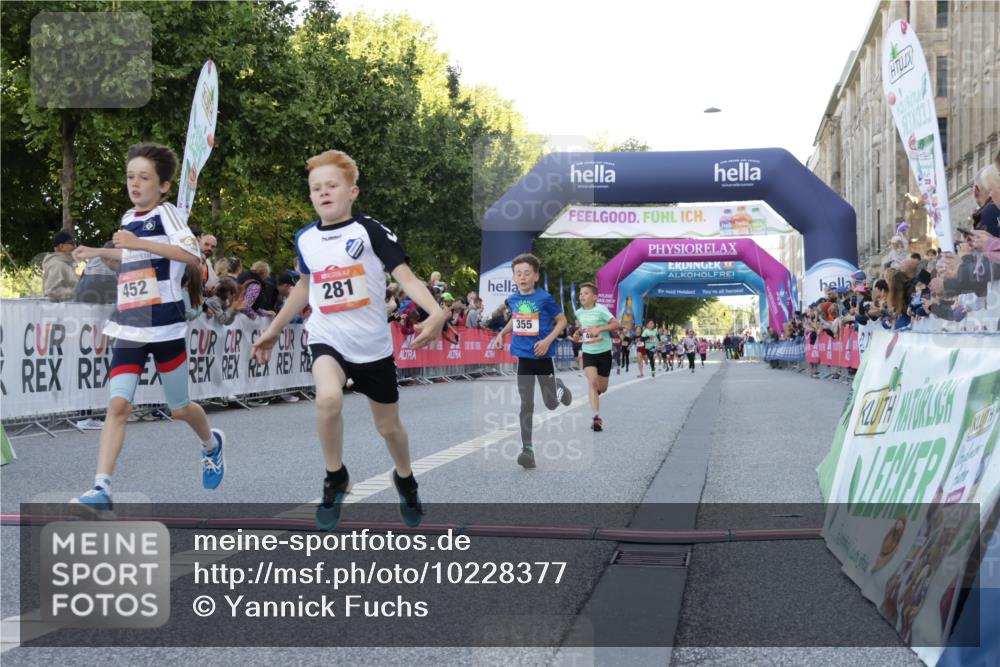06.09.2026 - CURREX Alsterlauf Yannick Fuchs http://msf.ph/oto/10228377 06.09.2026 10:52:45 Ziel 161, 182, 184, 268, 281, 293, 355, 408, 409, 452 meine-sportfotos.de