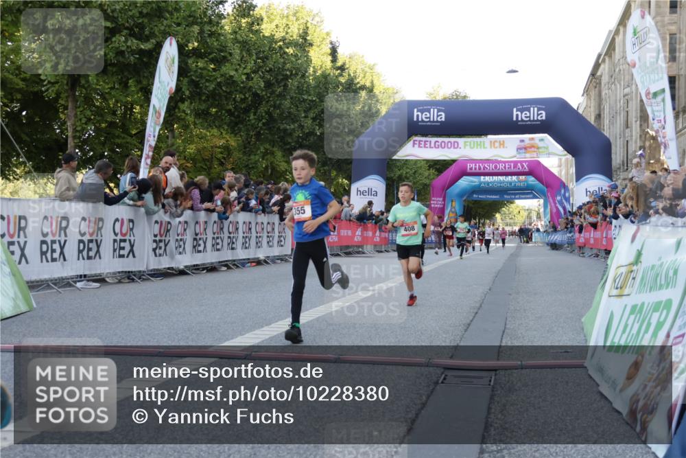 06.09.2026 - CURREX Alsterlauf Yannick Fuchs http://msf.ph/oto/10228380 06.09.2026 10:52:46 Ziel 182, 184, 268, 281, 293, 355, 408, 409, 452 meine-sportfotos.de