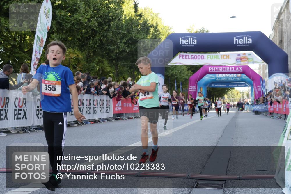 06.09.2026 - CURREX Alsterlauf Yannick Fuchs http://msf.ph/oto/10228383 06.09.2026 10:52:47 Ziel 178, 182, 184, 268, 281, 293, 355, 408, 409, 452 meine-sportfotos.de