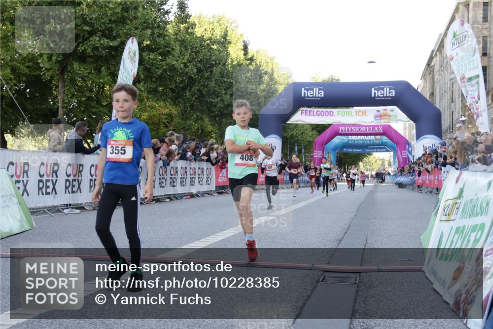 06.09.2026 - CURREX Alsterlauf Yannick Fuchs http://msf.ph/oto/10228385 06.09.2026 10:52:47 Ziel 178, 182, 184, 268, 281, 293, 355, 408, 409, 452 meine-sportfotos.de