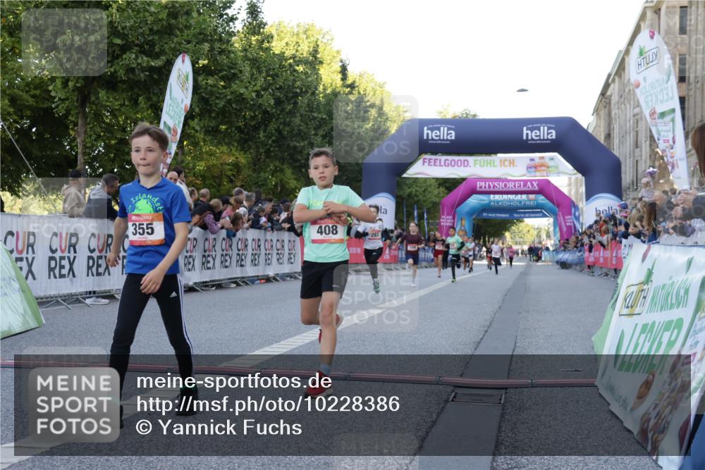 06.09.2026 - CURREX Alsterlauf Yannick Fuchs http://msf.ph/oto/10228386 06.09.2026 10:52:47 Ziel 178, 182, 184, 268, 281, 293, 355, 408, 409, 452 meine-sportfotos.de