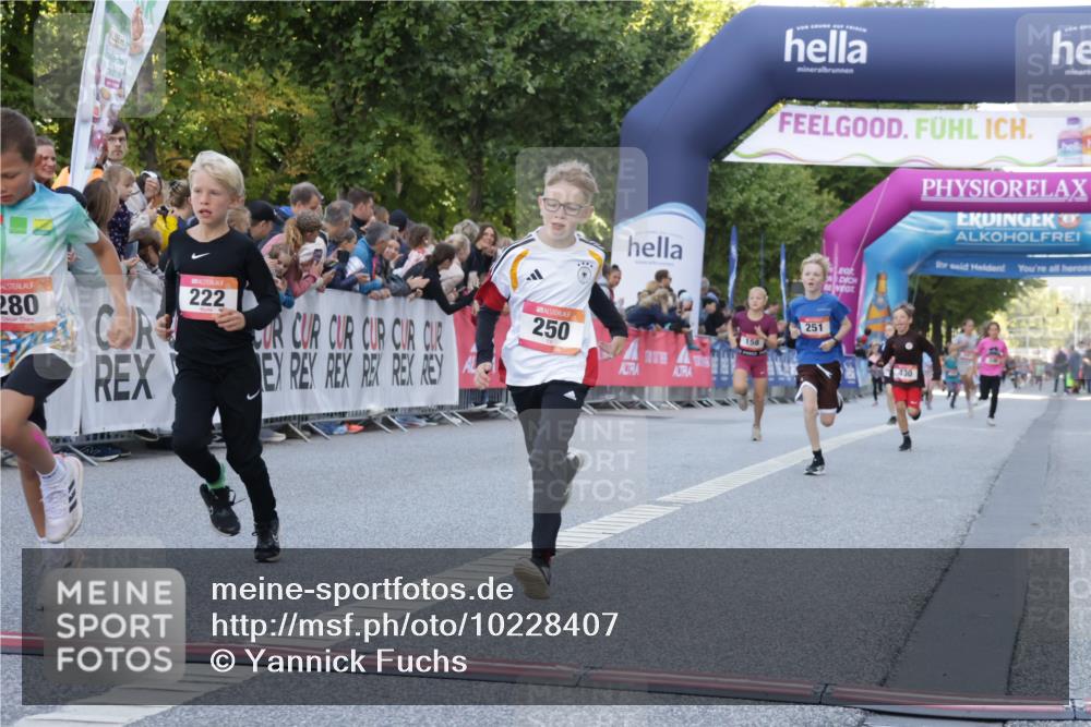 06.09.2026 - CURREX Alsterlauf Yannick Fuchs http://msf.ph/oto/10228407 06.09.2026 10:52:55 Ziel 151, 158, 178, 222, 223, 250, 251, 280, 293, 374, 388, 408, 430 meine-sportfotos.de