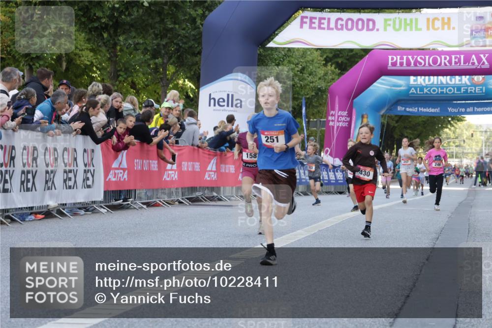 06.09.2026 - CURREX Alsterlauf Yannick Fuchs http://msf.ph/oto/10228411 06.09.2026 10:52:56 Ziel 151, 158, 178, 222, 223, 250, 251, 280, 293, 374, 388, 430 meine-sportfotos.de