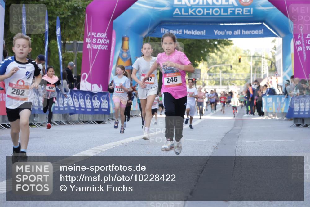 06.09.2026 - CURREX Alsterlauf Yannick Fuchs http://msf.ph/oto/10228422 06.09.2026 10:52:59 Ziel 151, 158, 178, 222, 223, 246, 250, 251, 280, 282, 374, 388, 430 meine-sportfotos.de
