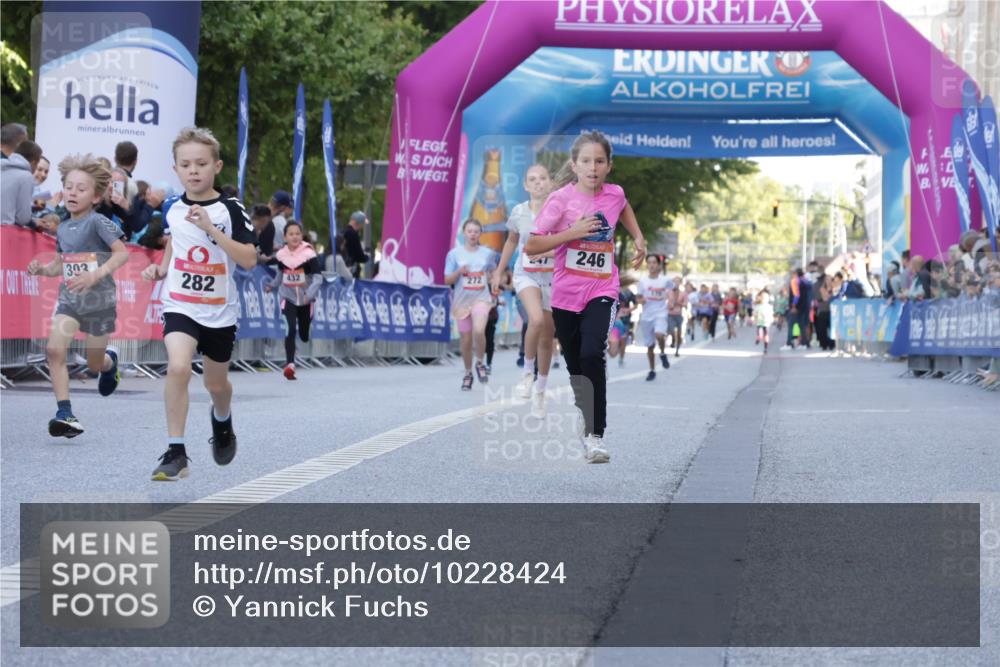 06.09.2026 - CURREX Alsterlauf Yannick Fuchs http://msf.ph/oto/10228424 06.09.2026 10:53:00 Ziel 151, 158, 222, 223, 246, 250, 251, 280, 282, 303, 374, 388, 430 meine-sportfotos.de