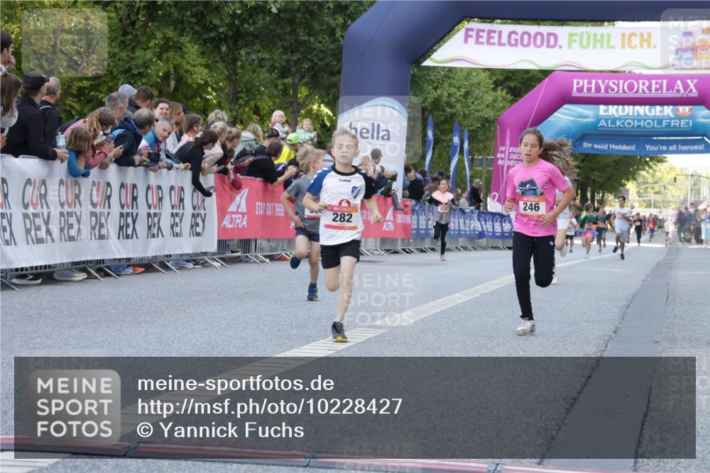 06.09.2026 - CURREX Alsterlauf Yannick Fuchs http://msf.ph/oto/10228427 06.09.2026 10:53:01 Ziel 151, 158, 222, 223, 246, 250, 251, 280, 282, 303, 374, 430 meine-sportfotos.de