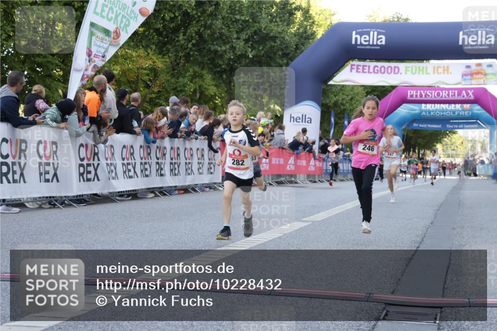 06.09.2026 - CURREX Alsterlauf Yannick Fuchs http://msf.ph/oto/10228432 06.09.2026 10:53:01 Ziel 151, 158, 222, 223, 246, 250, 251, 280, 282, 303, 374, 430 meine-sportfotos.de