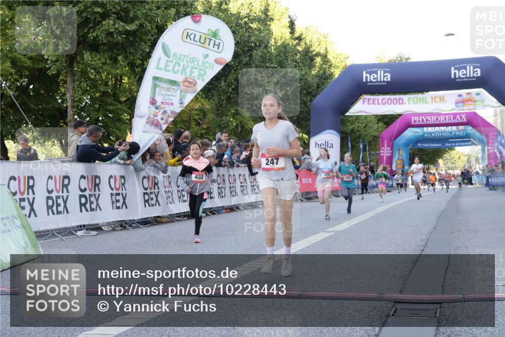 06.09.2026 - CURREX Alsterlauf Yannick Fuchs http://msf.ph/oto/10228443 06.09.2026 10:53:06 Ziel 158, 168, 246, 247, 251, 272, 282, 303, 430, 432 meine-sportfotos.de