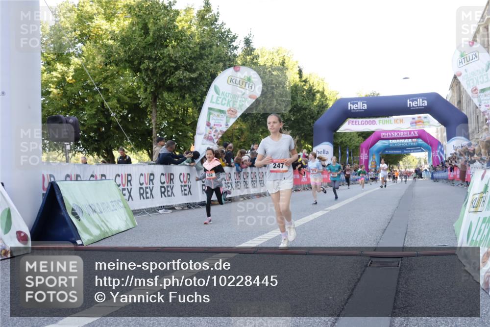 06.09.2026 - CURREX Alsterlauf Yannick Fuchs http://msf.ph/oto/10228445 06.09.2026 10:53:06 Ziel 158, 168, 246, 247, 251, 272, 282, 303, 430, 432 meine-sportfotos.de