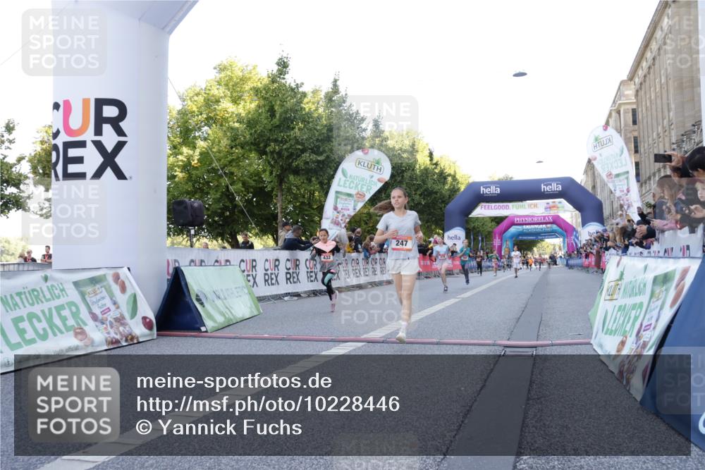 06.09.2026 - CURREX Alsterlauf Yannick Fuchs http://msf.ph/oto/10228446 06.09.2026 10:53:06 Ziel 158, 168, 246, 247, 251, 272, 282, 303, 430, 432 meine-sportfotos.de