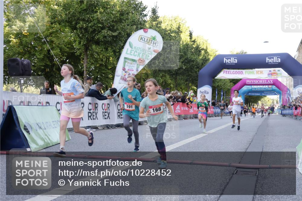 06.09.2026 - CURREX Alsterlauf Yannick Fuchs http://msf.ph/oto/10228452 06.09.2026 10:53:09 Ziel 168, 170, 183, 246, 247, 272, 282, 303, 432 meine-sportfotos.de