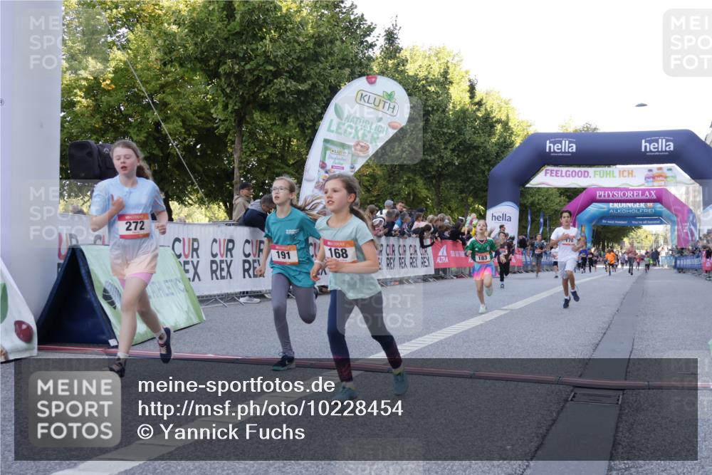 06.09.2026 - CURREX Alsterlauf Yannick Fuchs http://msf.ph/oto/10228454 06.09.2026 10:53:09 Ziel 168, 170, 183, 246, 247, 272, 282, 303, 432 meine-sportfotos.de