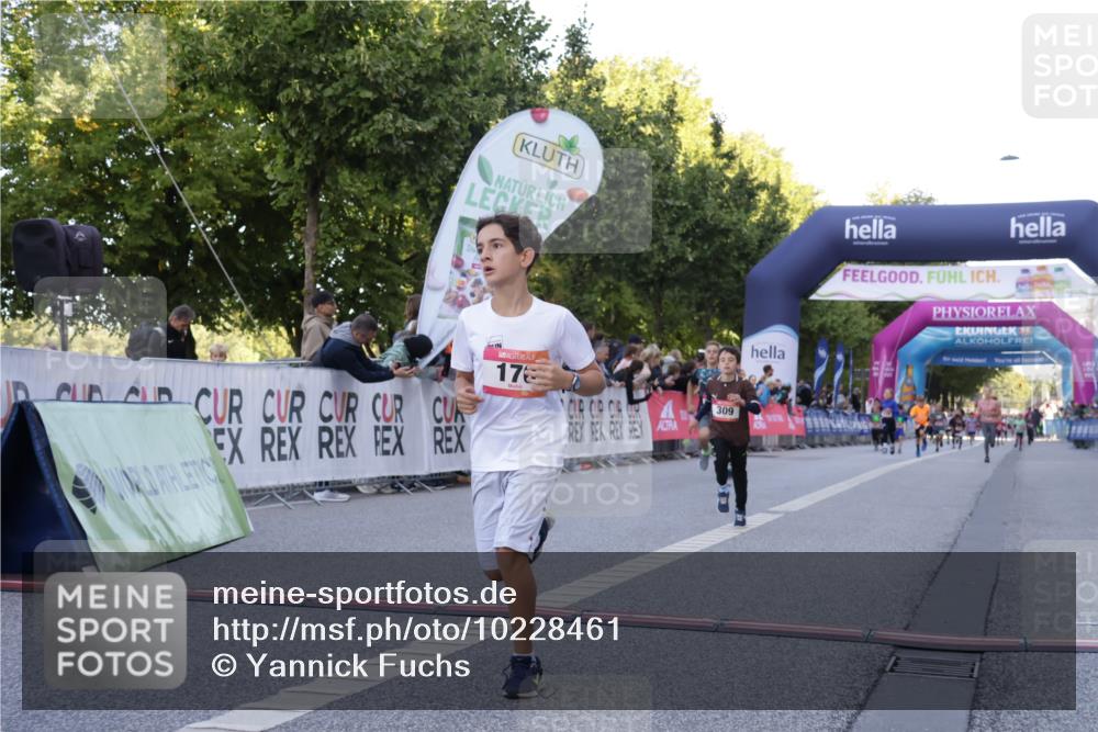 06.09.2026 - CURREX Alsterlauf Yannick Fuchs http://msf.ph/oto/10228461 06.09.2026 10:53:12 Ziel 168, 170, 183, 247, 272, 303, 309, 432, 8182 meine-sportfotos.de