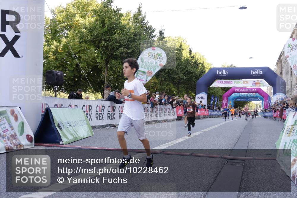 06.09.2026 - CURREX Alsterlauf Yannick Fuchs http://msf.ph/oto/10228462 06.09.2026 10:53:13 Ziel 168, 170, 183, 204, 247, 272, 309, 432, 8182 meine-sportfotos.de