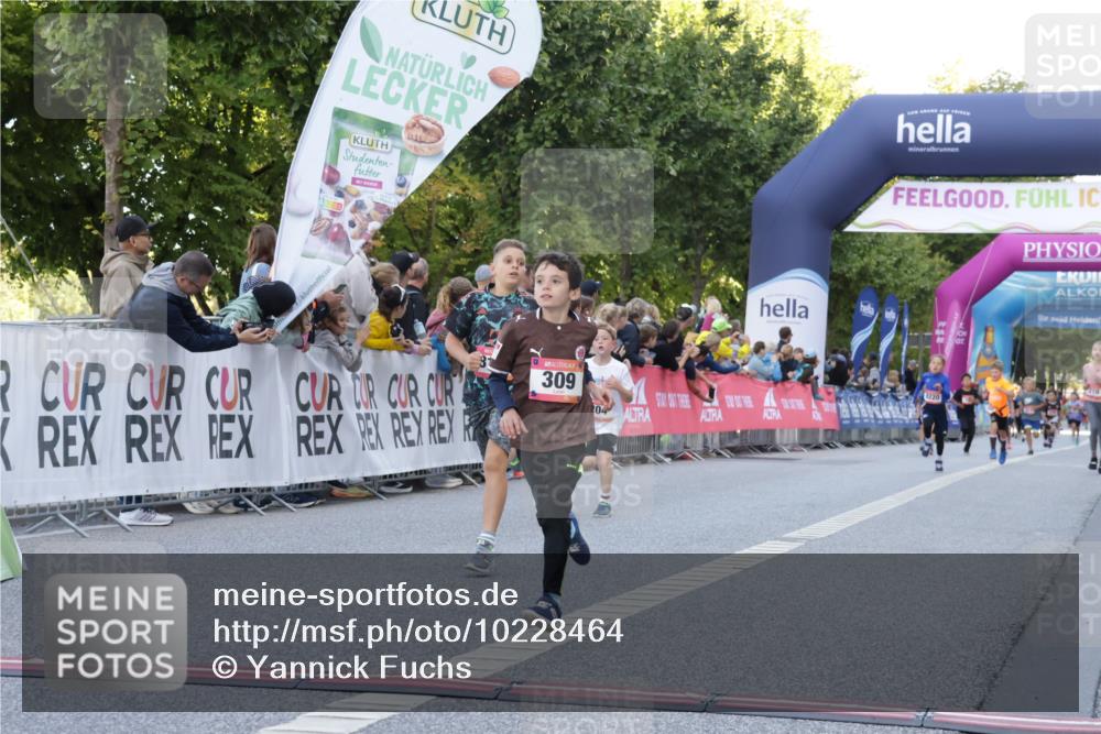 06.09.2026 - CURREX Alsterlauf Yannick Fuchs http://msf.ph/oto/10228464 06.09.2026 10:53:13 Ziel 168, 170, 183, 204, 247, 272, 309, 432, 8182 meine-sportfotos.de