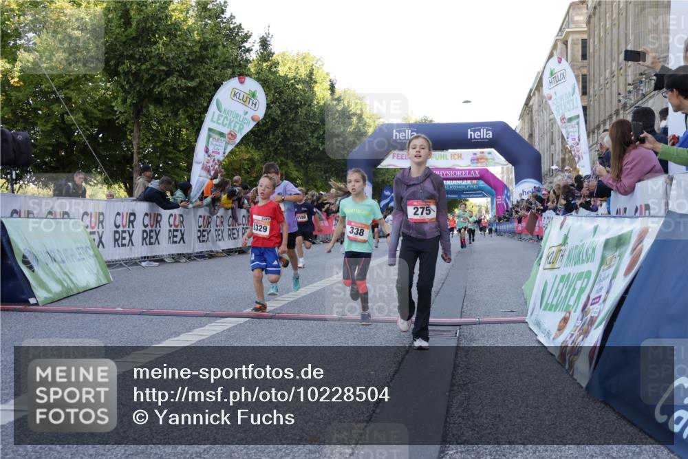 06.09.2026 - CURREX Alsterlauf Yannick Fuchs http://msf.ph/oto/10228504 06.09.2026 10:53:30 Ziel 186, 190, 227, 233, 263, 274, 275, 314, 317, 336, 338, 397, 402, 420, 8124, 8180, 8181, 8329 meine-sportfotos.de
