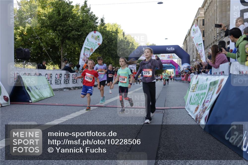 06.09.2026 - CURREX Alsterlauf Yannick Fuchs http://msf.ph/oto/10228506 06.09.2026 10:53:31 Ziel 190, 227, 233, 263, 266, 274, 275, 306, 314, 317, 336, 338, 402, 8124, 8180, 8181, 8329 meine-sportfotos.de
