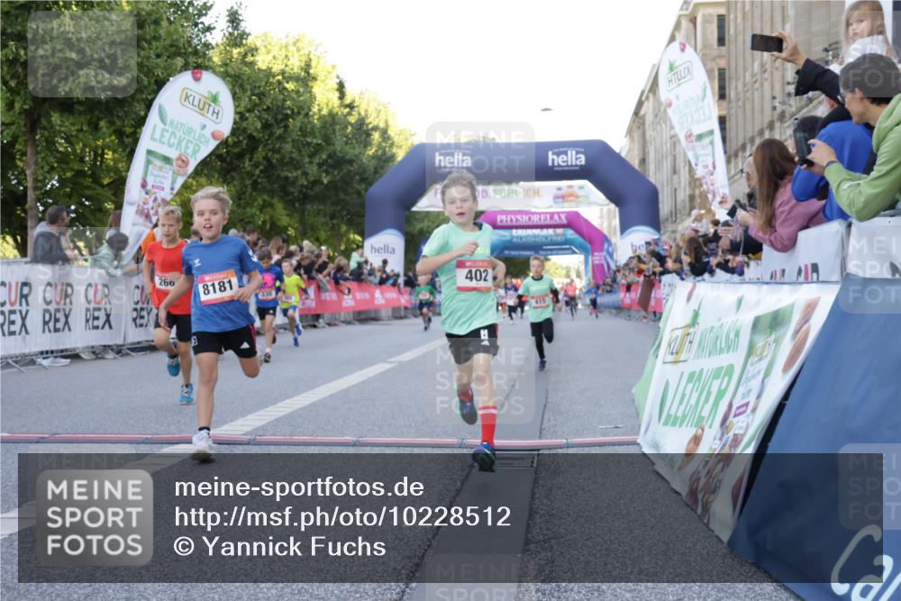 06.09.2026 - CURREX Alsterlauf Yannick Fuchs http://msf.ph/oto/10228512 06.09.2026 10:53:34 Ziel 190, 233, 263, 265, 266, 274, 275, 306, 314, 330, 336, 338, 402, 415, 445, 8124, 8180, 8181, 8329 meine-sportfotos.de