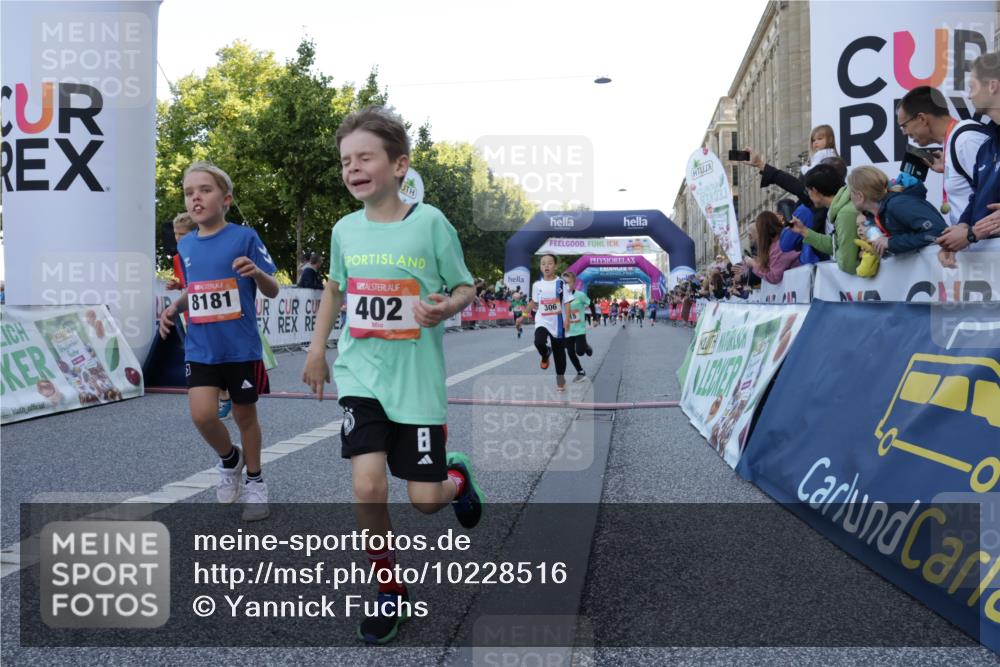 06.09.2026 - CURREX Alsterlauf Yannick Fuchs http://msf.ph/oto/10228516 06.09.2026 10:53:35 Ziel 159, 190, 263, 265, 266, 274, 275, 306, 314, 330, 336, 338, 402, 415, 445, 8124, 8180, 8181, 8329 meine-sportfotos.de