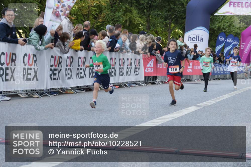 06.09.2026 - CURREX Alsterlauf Yannick Fuchs http://msf.ph/oto/10228521 06.09.2026 10:53:37 Ziel 159, 190, 219, 263, 265, 266, 274, 275, 306, 330, 338, 402, 415, 445, 8180, 8181, 8329 meine-sportfotos.de