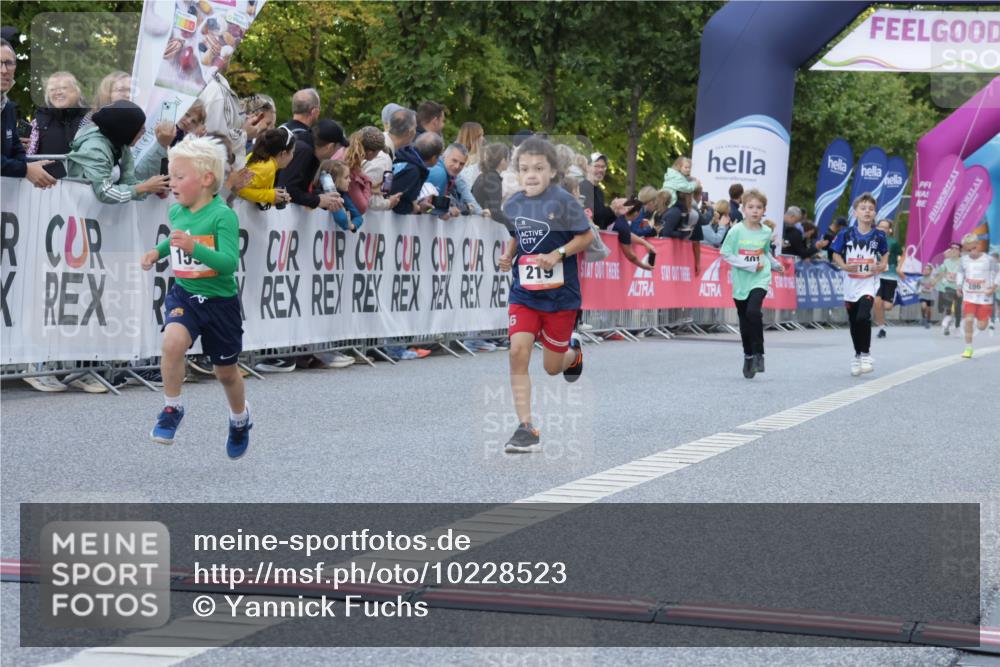 06.09.2026 - CURREX Alsterlauf Yannick Fuchs http://msf.ph/oto/10228523 06.09.2026 10:53:38 Ziel 154, 159, 190, 219, 257, 259, 263, 265, 266, 274, 275, 306, 330, 338, 402, 415, 445, 8180, 8181, 8329 meine-sportfotos.de