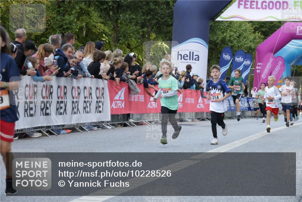 06.09.2026 - CURREX Alsterlauf Yannick Fuchs http://msf.ph/oto/10228526 06.09.2026 10:53:39 Ziel 154, 159, 190, 219, 257, 259, 263, 265, 266, 274, 286, 306, 330, 401, 402, 415, 445, 8180, 8181, 8329 meine-sportfotos.de