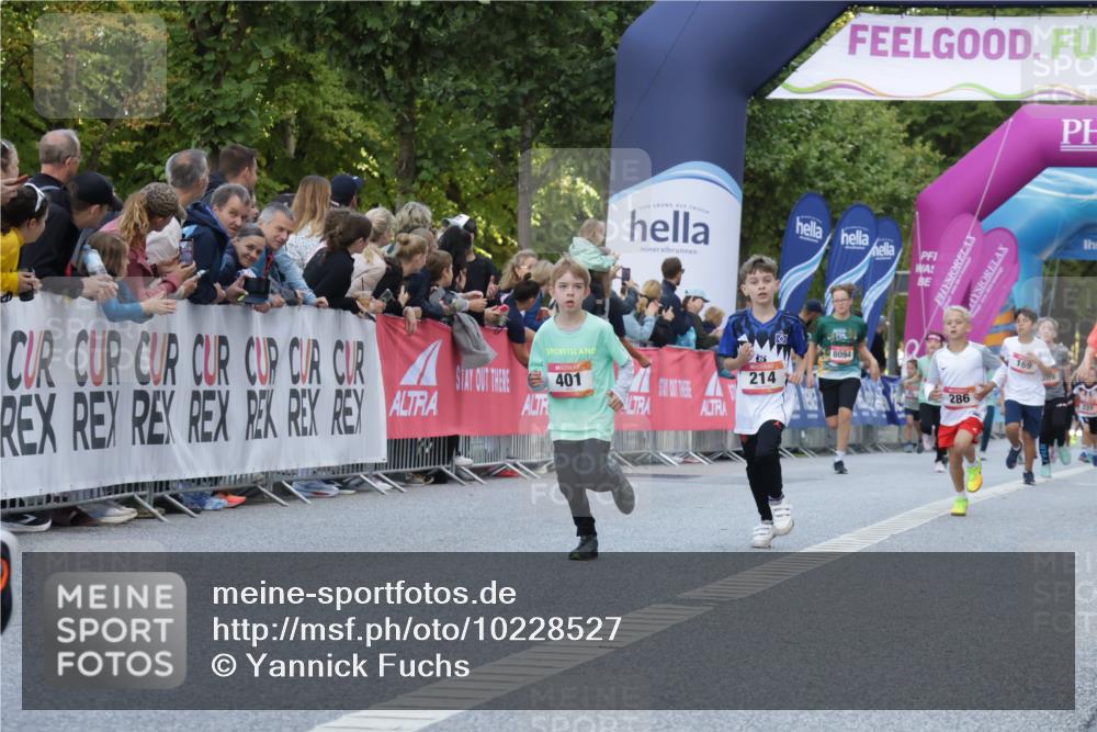 06.09.2026 - CURREX Alsterlauf Yannick Fuchs http://msf.ph/oto/10228527 06.09.2026 10:53:39 Ziel 154, 159, 190, 219, 257, 259, 263, 265, 266, 274, 286, 306, 330, 401, 402, 415, 445, 8180, 8181, 8329 meine-sportfotos.de