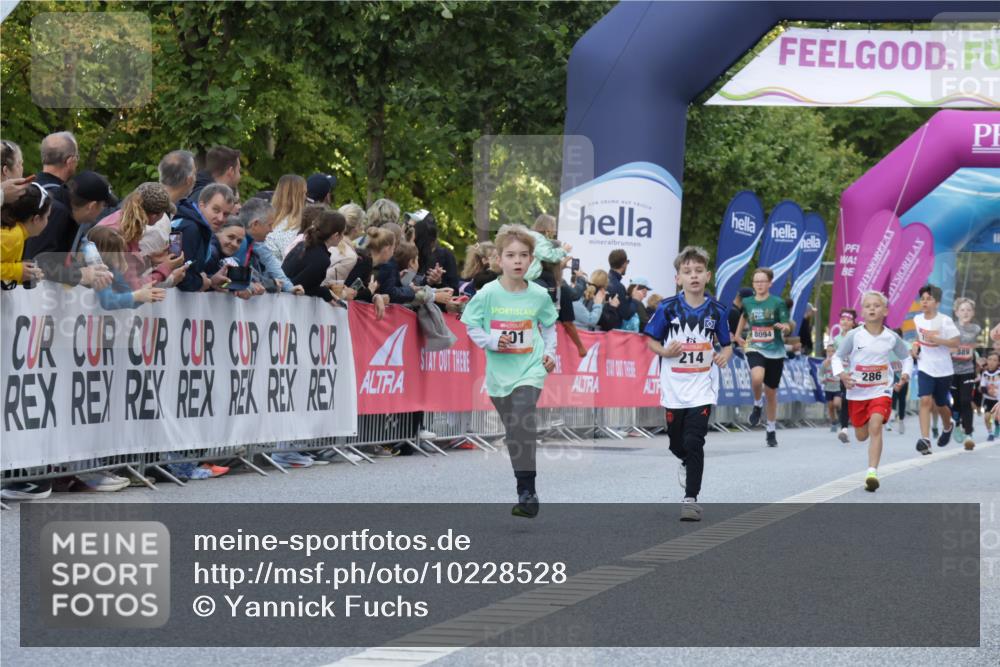 06.09.2026 - CURREX Alsterlauf Yannick Fuchs http://msf.ph/oto/10228528 06.09.2026 10:53:39 Ziel 154, 159, 190, 219, 257, 259, 263, 265, 266, 274, 286, 306, 330, 401, 402, 415, 445, 8180, 8181, 8329 meine-sportfotos.de