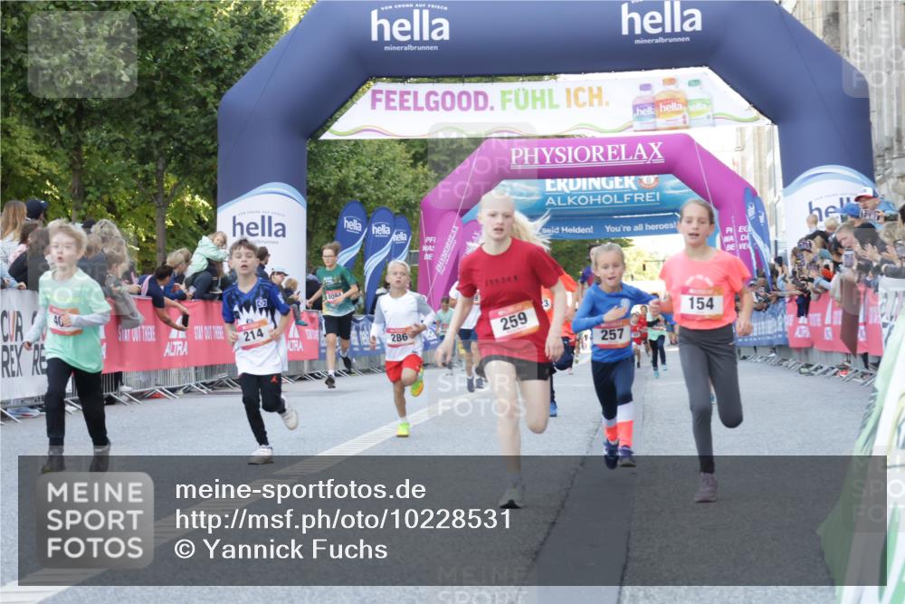 06.09.2026 - CURREX Alsterlauf Yannick Fuchs http://msf.ph/oto/10228531 06.09.2026 10:53:40 Ziel 154, 159, 214, 219, 257, 259, 263, 265, 266, 274, 286, 306, 330, 401, 402, 415, 445, 8180, 8181 meine-sportfotos.de