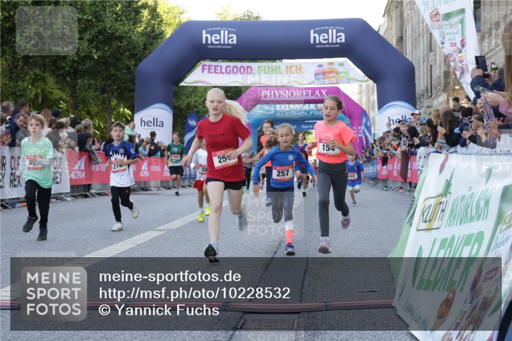 06.09.2026 - CURREX Alsterlauf Yannick Fuchs http://msf.ph/oto/10228532 06.09.2026 10:53:41 Ziel 154, 159, 214, 219, 257, 259, 263, 265, 266, 274, 286, 306, 330, 401, 402, 415, 445, 8123, 8181 meine-sportfotos.de