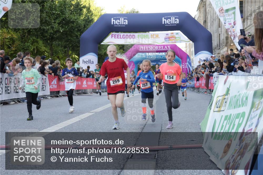 06.09.2026 - CURREX Alsterlauf Yannick Fuchs http://msf.ph/oto/10228533 06.09.2026 10:53:41 Ziel 154, 159, 214, 219, 257, 259, 263, 265, 266, 274, 286, 306, 330, 401, 402, 415, 445, 8123, 8181 meine-sportfotos.de