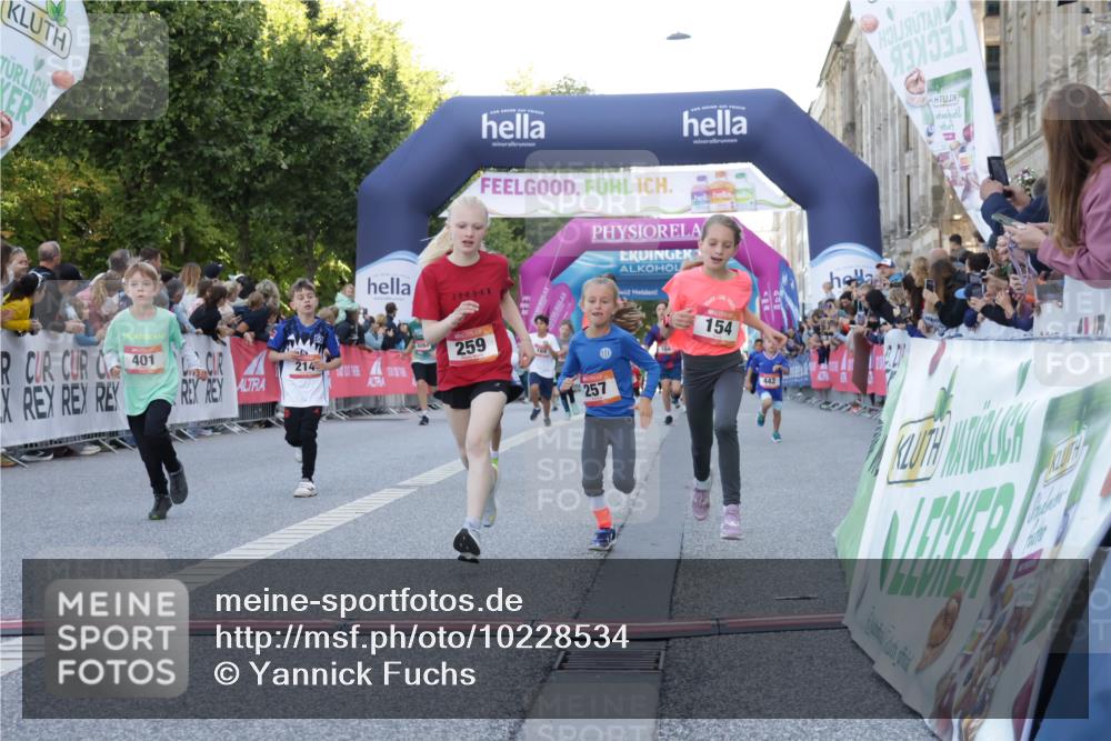 06.09.2026 - CURREX Alsterlauf Yannick Fuchs http://msf.ph/oto/10228534 06.09.2026 10:53:41 Ziel 154, 159, 214, 219, 257, 259, 263, 265, 266, 274, 286, 306, 330, 401, 402, 415, 445, 8123, 8181 meine-sportfotos.de