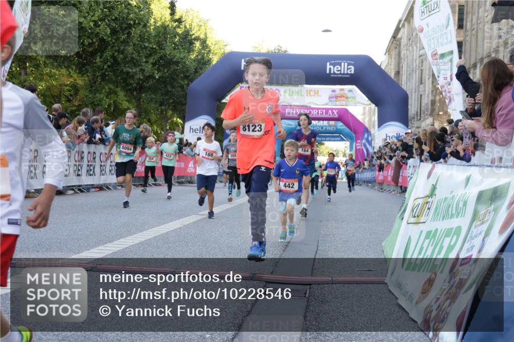 06.09.2026 - CURREX Alsterlauf Yannick Fuchs http://msf.ph/oto/10228546 06.09.2026 10:53:45 Ziel 154, 159, 164, 169, 214, 219, 257, 259, 265, 286, 330, 354, 389, 401, 422, 442, 445, 8094, 8112, 8123 meine-sportfotos.de