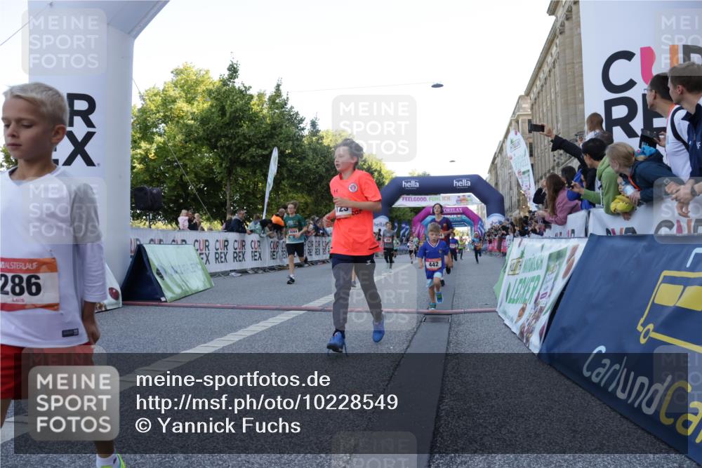 06.09.2026 - CURREX Alsterlauf Yannick Fuchs http://msf.ph/oto/10228549 06.09.2026 10:53:46 Ziel 154, 159, 164, 169, 177, 214, 219, 257, 259, 265, 286, 354, 389, 401, 422, 442, 8094, 8112, 8123, 8252 meine-sportfotos.de