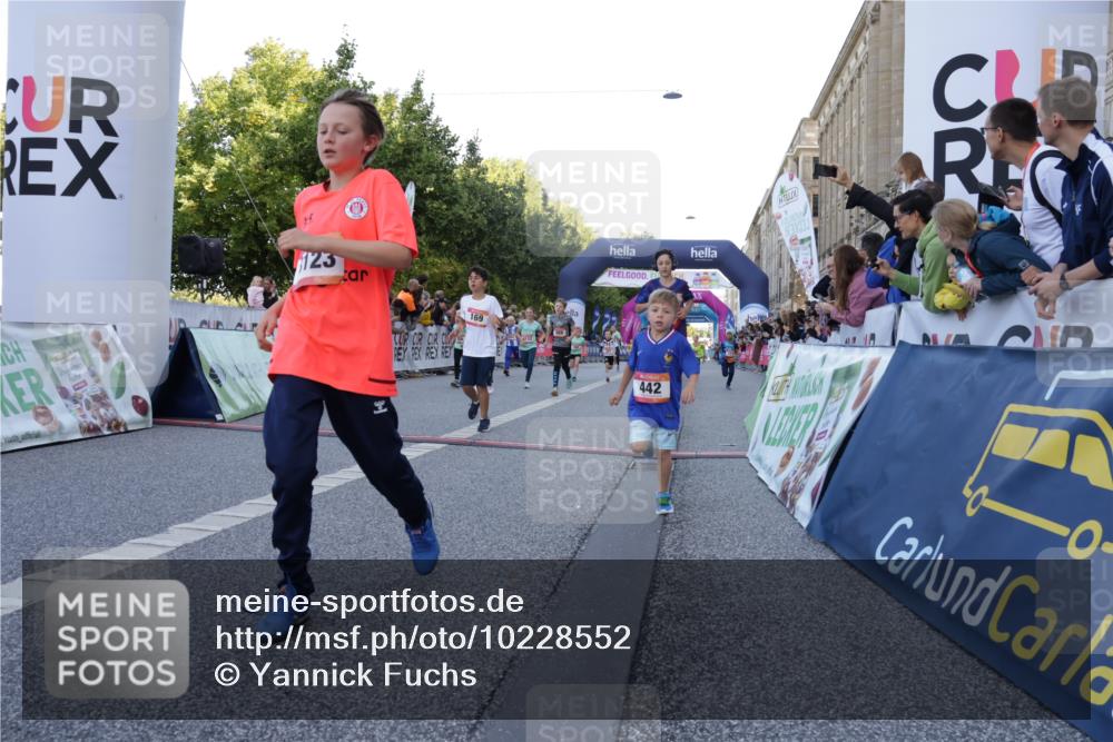 06.09.2026 - CURREX Alsterlauf Yannick Fuchs http://msf.ph/oto/10228552 06.09.2026 10:53:47 Ziel 154, 159, 164, 169, 177, 214, 219, 257, 259, 286, 354, 362, 389, 401, 404, 422, 442, 8094, 8112, 8123, 8196, 8221, 8252 meine-sportfotos.de