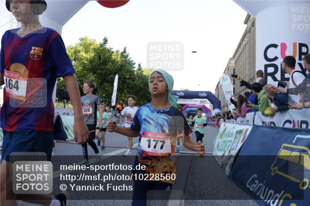 06.09.2026 - CURREX Alsterlauf Yannick Fuchs http://msf.ph/oto/10228560 06.09.2026 10:53:51 Ziel 164, 169, 172, 177, 185, 208, 214, 286, 320, 334, 354, 362, 389, 401, 404, 418, 422, 442, 8094, 8101, 8112, 8123, 8196, 8221, 8252 meine-sportfotos.de