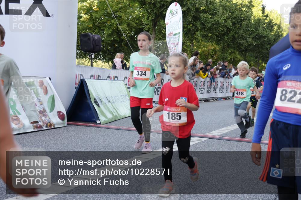 06.09.2026 - CURREX Alsterlauf Yannick Fuchs http://msf.ph/oto/10228571 06.09.2026 10:53:55 Ziel 164, 169, 172, 177, 185, 208, 218, 221, 243, 292, 302, 320, 334, 354, 362, 389, 404, 418, 422, 442, 443, 8094, 8101, 8112, 8196, 8221, 8252 meine-sportfotos.de