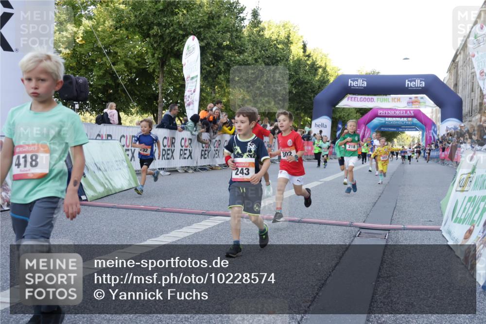 06.09.2026 - CURREX Alsterlauf Yannick Fuchs http://msf.ph/oto/10228574 06.09.2026 10:53:57 Ziel 172, 177, 185, 203, 208, 216, 218, 221, 243, 292, 302, 320, 334, 354, 362, 389, 404, 418, 422, 443, 8101, 8112, 8196, 8221, 8252 meine-sportfotos.de