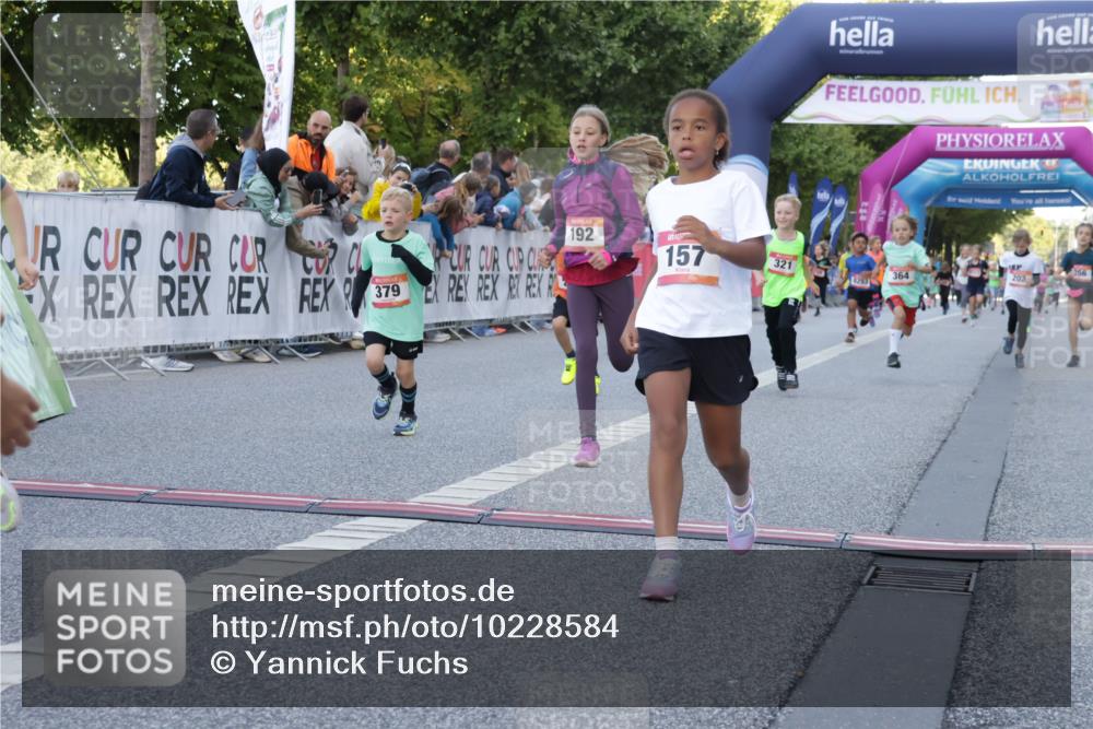 06.09.2026 - CURREX Alsterlauf Yannick Fuchs http://msf.ph/oto/10228584 06.09.2026 10:54:02 Ziel 157, 172, 195, 202, 203, 216, 218, 221, 243, 256, 260, 292, 296, 302, 321, 334, 364, 379, 414, 418, 443 meine-sportfotos.de